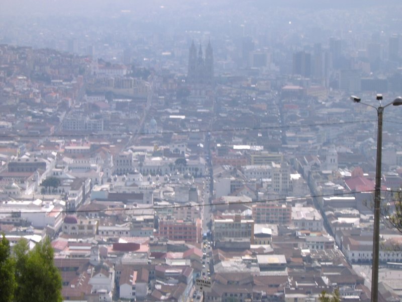 Quito im Nebel